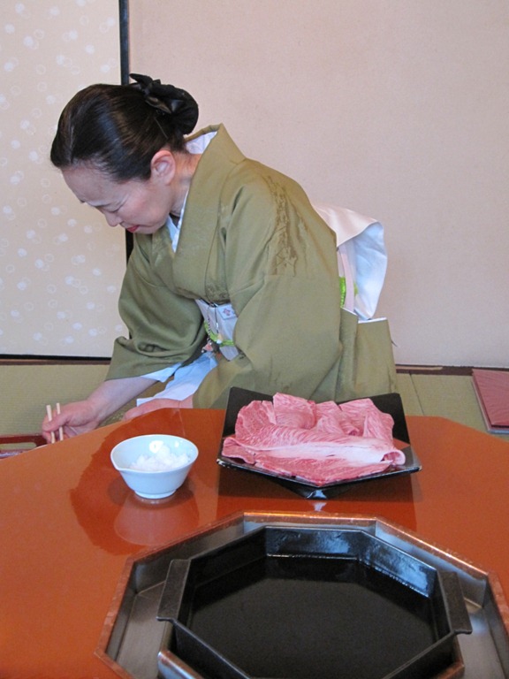 女侍與和牛